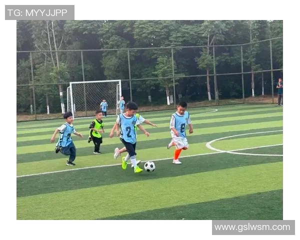 “足球+”加出无限或许！从绿茵场到城市客厅，南京“小江联赛”踢出生机与交融